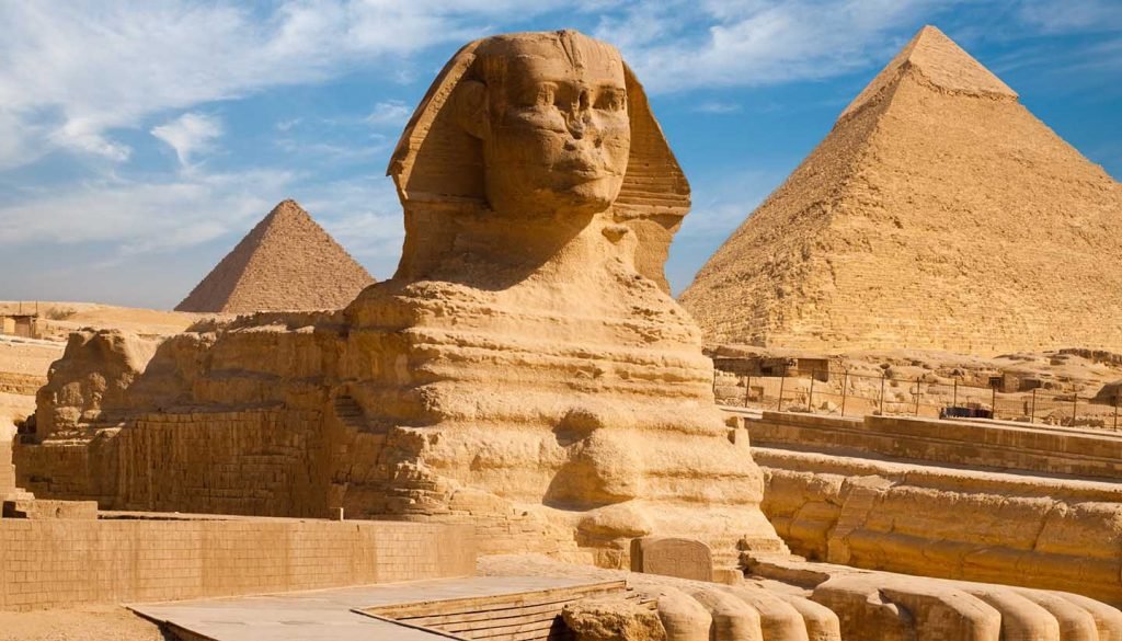 A photo showing the pyramids of Giza and the Great Sphinx in Egypt