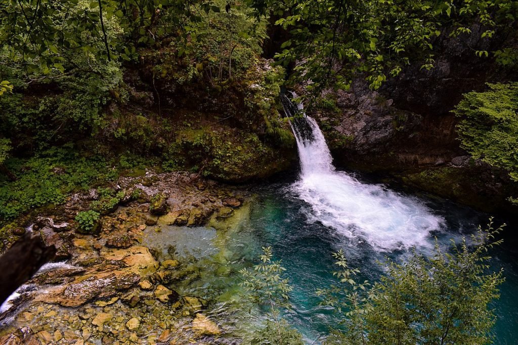 a beautiful blue lake in the middle of rocks in one of the recommended attractions in Vlore, Albania