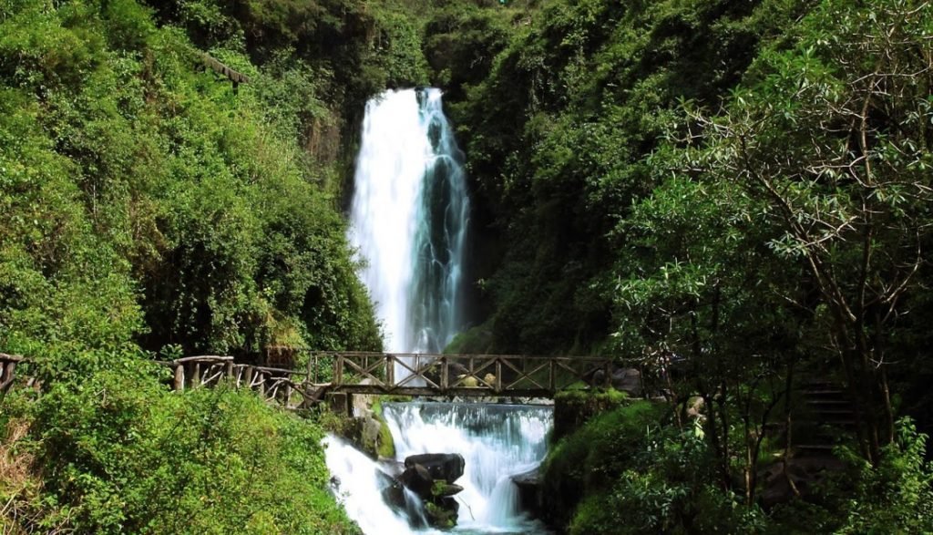 visit the Cascada de Peguche in your list of things to do in Otavalo