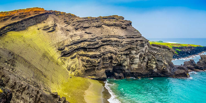 Silver Sands Beach in New Haven with huge rocks surrounding the water body