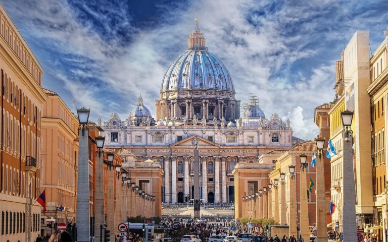 ST PETERS BASILICA ITALY